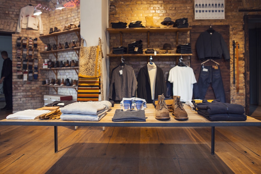 Les partenariats stratégiques de Jacquemus avec des détaillants pour accroître la visibilité de la marque