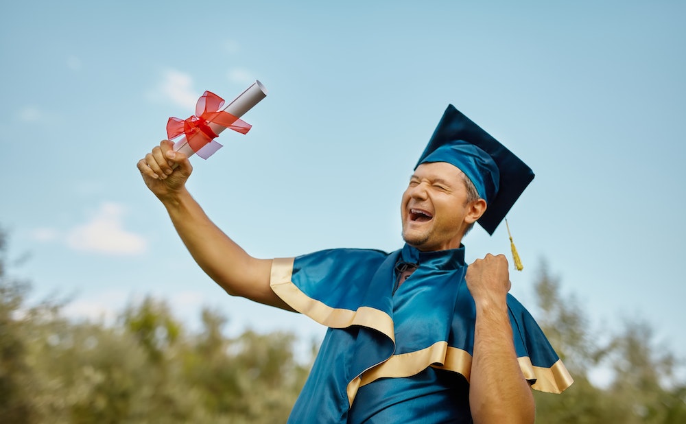 Décrocher son Diplôme Assistant De Vie aux Familles (ADVF) : un enjeu majeur pour l'accompagnement des personnes fragilisées