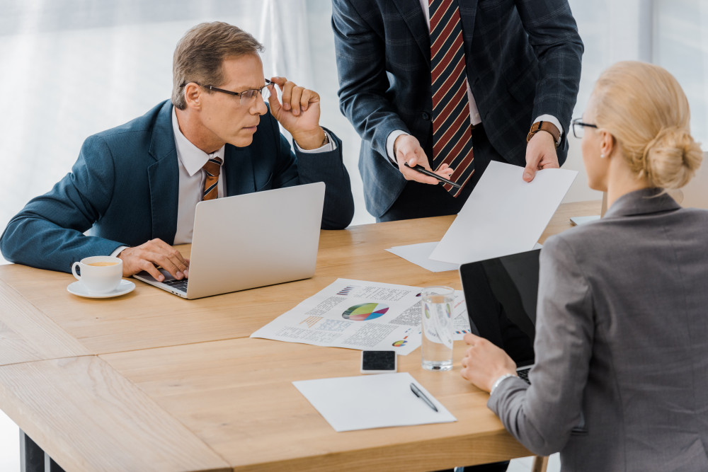 Agent commercial sans contrat : quels sont les enjeux et les risques?