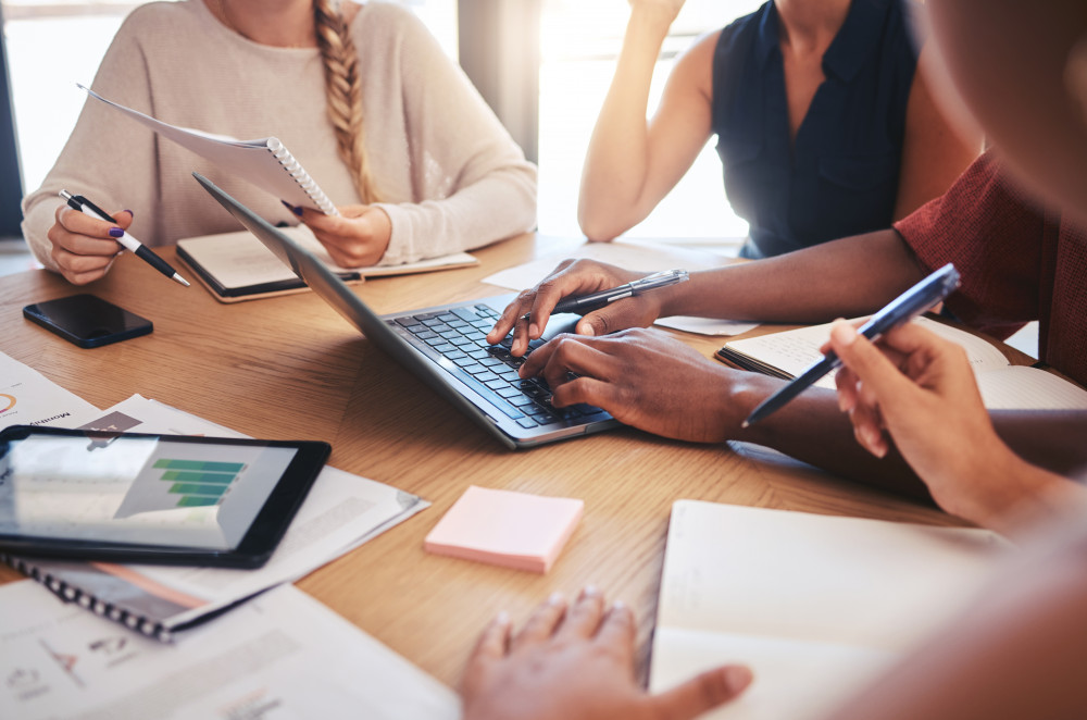 Comment réaliser un SWOT étape par étape: guide complet pour les entrepreneurs